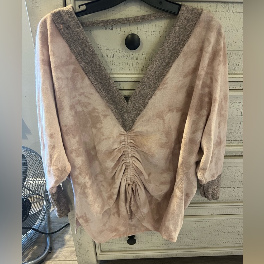 Boutique size medium sweater. Very soft!